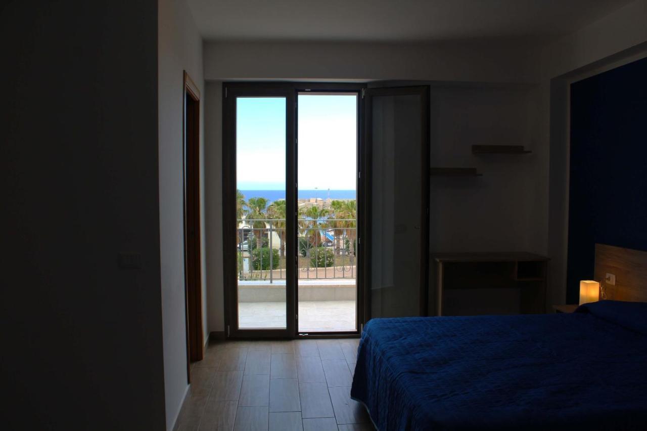 Bed Ponente Hotel Isola delle Femmine Exterior foto