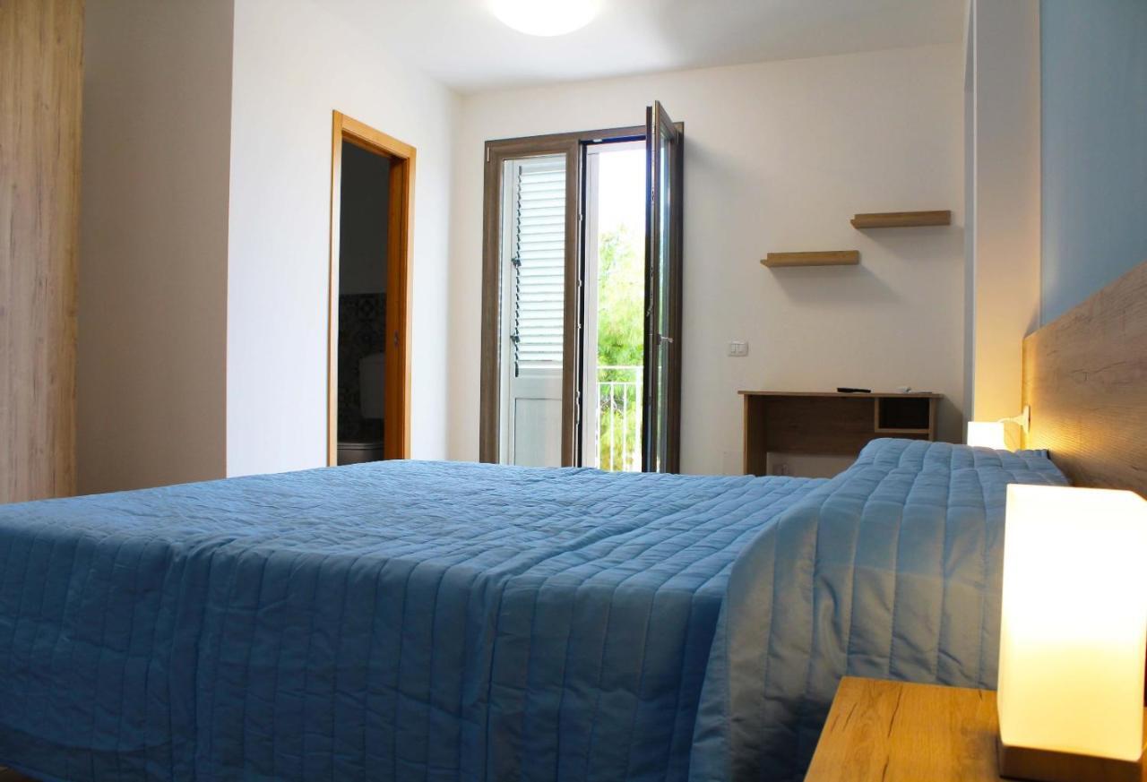 Bed Ponente Hotel Isola delle Femmine Exterior foto